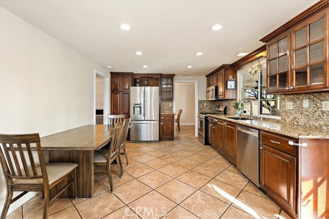 Detail Gallery Image 11 of 40 For 1027 Eclipse, Ontario,  CA 91762 - 4 Beds | 2/1 Baths