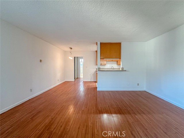 Detail Gallery Image 4 of 46 For 3045 E Theresa #8,  Long Beach,  CA 90814 - 1 Beds | 1 Baths