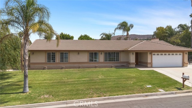 4740 Brookhill Ter, Jurupa Valley CA: https://media.crmls.org/medias/d1c67ad7-fd25-4c54-8427-dc513854cda2.jpg
