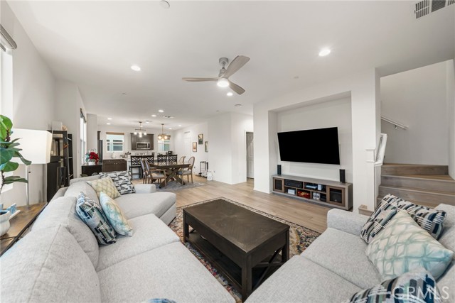 Detail Gallery Image 6 of 34 For 329 N Standard, Santa Ana,  CA 92701 - 4 Beds | 3/1 Baths