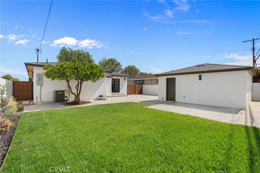 https://media.crmls.org/medias/d1c73f65-918b-4b7f-9911-3e36f9bbc46c.jpg?preset=X-Large
