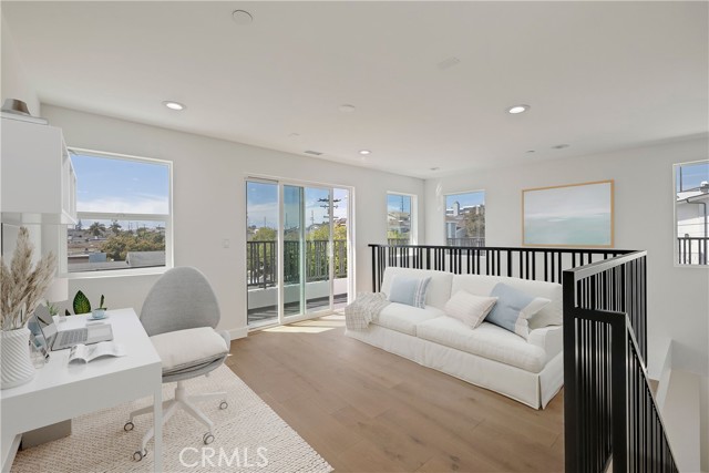2100 Carnegie Lane, Redondo Beach CA: https://media.crmls.org/medias/d1c86e42-cfbf-4aac-b7f8-ec8383e12dad.jpg