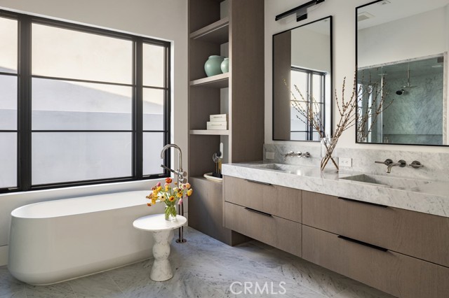 Detail Gallery Image 12 of 18 For 1233 Outrigger Dr, Corona Del Mar,  CA 92625 - 5 Beds | 5/1 Baths