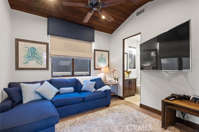 310 E Oceanfront, Newport Beach CA: https://media.crmls.org/medias/d1c90dfe-e560-47c4-a650-88b5167ca1bf.jpg