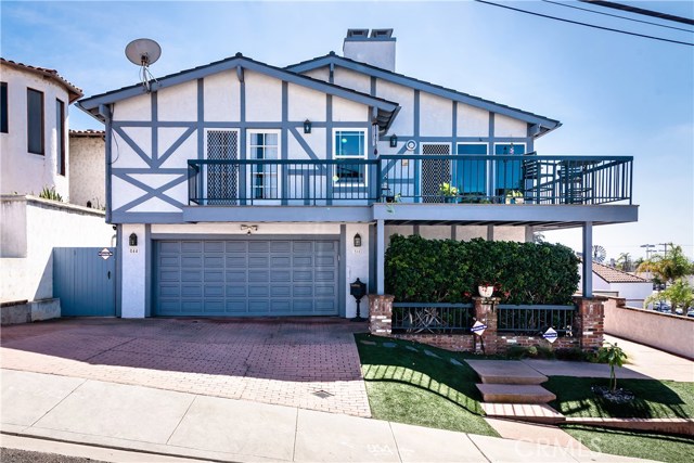 844 13th Street, Hermosa Beach, California 90254, 4 Bedrooms Bedrooms, ,3 BathroomsBathrooms,For Sale,13th,SB19239367