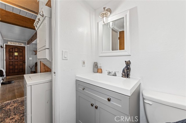 Detail Gallery Image 8 of 22 For 2332 Eagle Ln, Running Springs,  CA 92382 - 2 Beds | 1/1 Baths