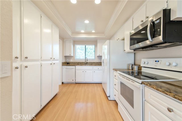 Detail Gallery Image 21 of 44 For 2240 N Legion Dr #217,  Signal Hill,  CA 90755 - 3 Beds | 2/1 Baths