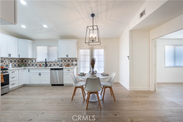 Detail Gallery Image 13 of 45 For 12830 Lakota Rd, Apple Valley,  CA 92308 - 4 Beds | 2 Baths