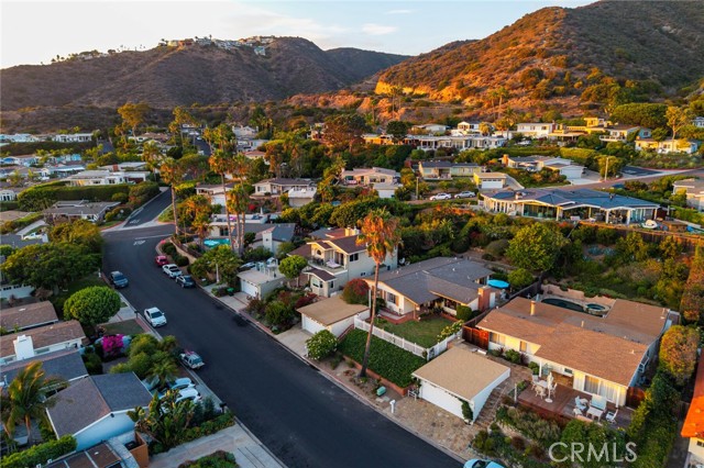 30802 Marilyn Drive, Laguna Beach CA: https://media.crmls.org/medias/d1c98c2f-2bf2-4132-b8dc-c0207cb2e320.jpg
