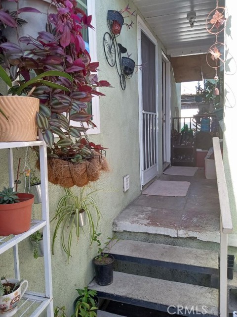 Image 2 for 244 W 66th St, Los Angeles, CA 90003