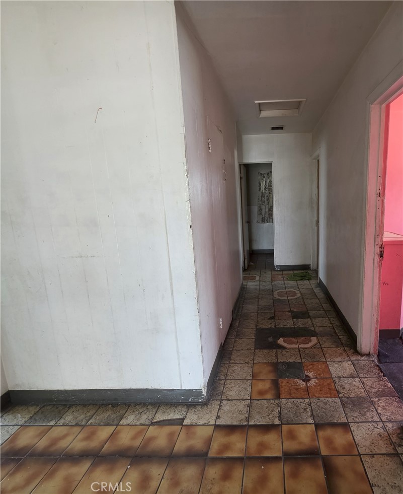 https://media.crmls.org/medias/d1ca073d-ea37-4fb6-83ea-71e012124c66.jpg?preset=X-Large