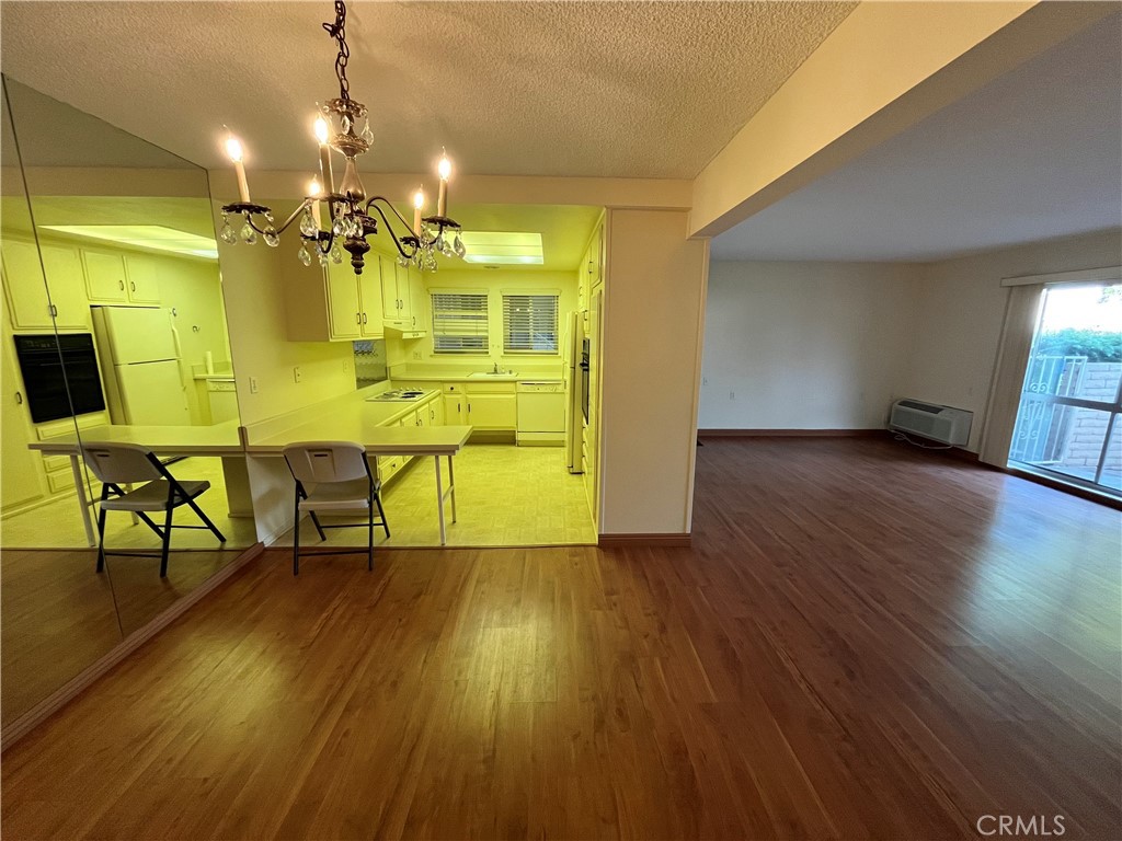 MLS #OC25267280 image #24