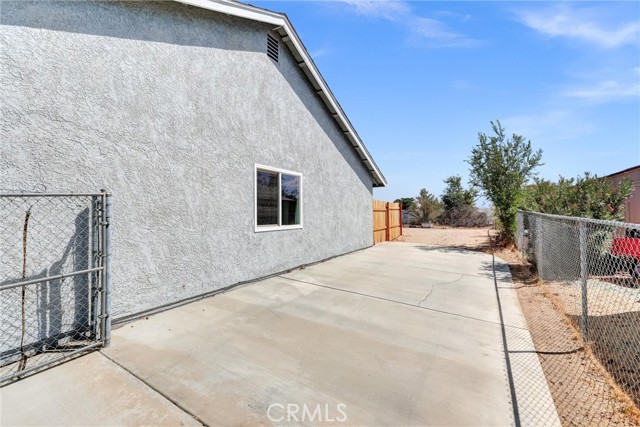 12677 Stage Coach Drive, Victorville CA: https://media.crmls.org/medias/d1cbc2e3-229a-479a-be26-5cd48f437cfe.jpg