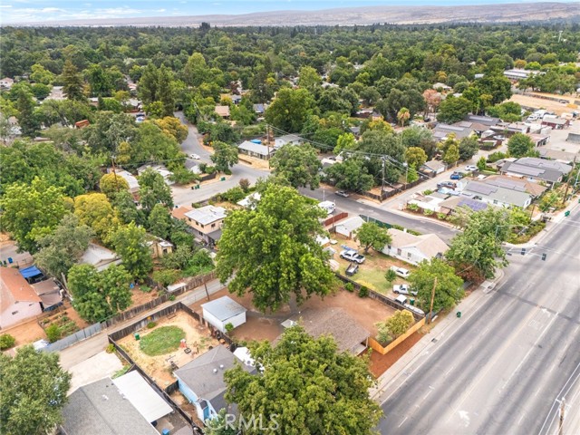 770 E 20th Street, Chico CA: https://media.crmls.org/medias/d1cce867-0427-44ca-b643-9350fc174712.jpg
