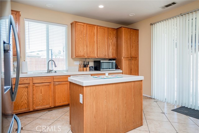 Detail Gallery Image 4 of 39 For 26110 Primrose Way, Moreno Valley,  CA 92555 - 3 Beds | 2 Baths