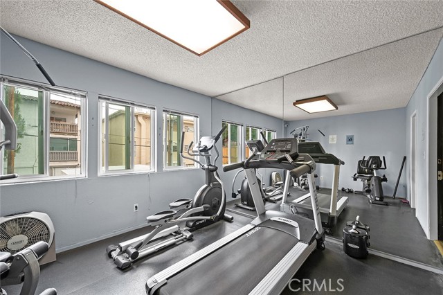 1222 N Olive Dr, West Hollywood CA: https://media.crmls.org/medias/d1cdcc2d-fcb0-4b46-a167-fd64864e2090.jpg