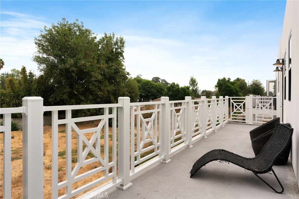 https://media.crmls.org/medias/d1ce30b0-8350-4324-84b7-c89bc4a7082b.jpg?preset=X-Large