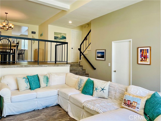 427 2nd Street, Hermosa Beach, California 90254, 3 Bedrooms Bedrooms, ,2 BathroomsBathrooms,Residential,Sold,2nd,SB22149099