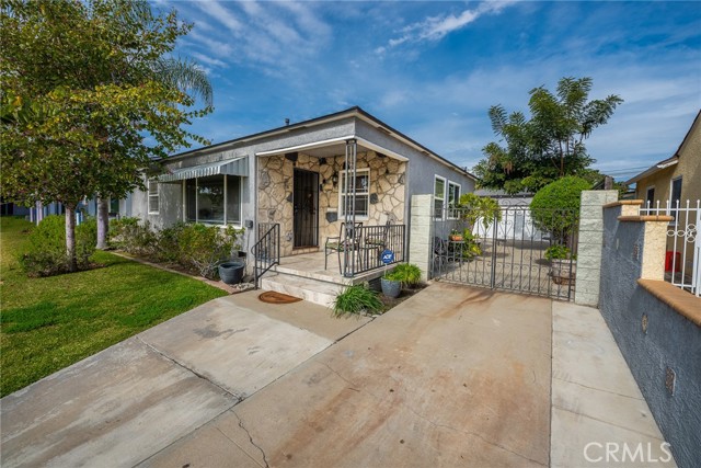 Detail Gallery Image 2 of 34 For 5433 E Brittain, Long Beach,  CA 90808 - 3 Beds | 2 Baths