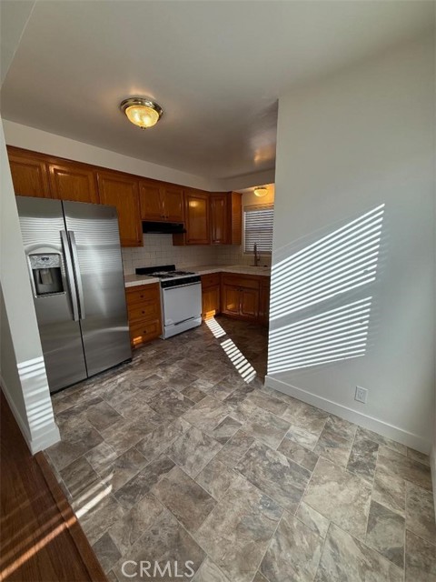 Detail Gallery Image 4 of 17 For 2349 Revere Ave, Fullerton,  CA 92831 - 2 Beds | 1 Baths