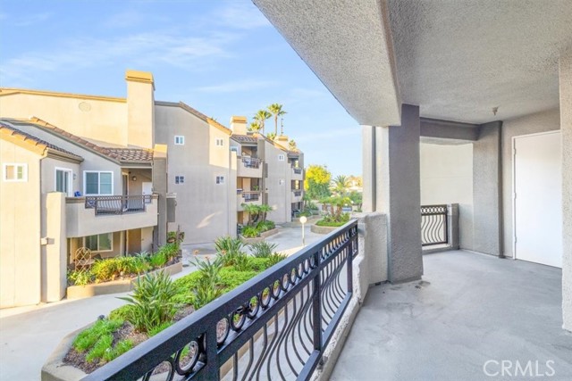 Detail Gallery Image 11 of 41 For 400 Lake St #208, Huntington Beach,  CA 92648 - 2 Beds | 2 Baths