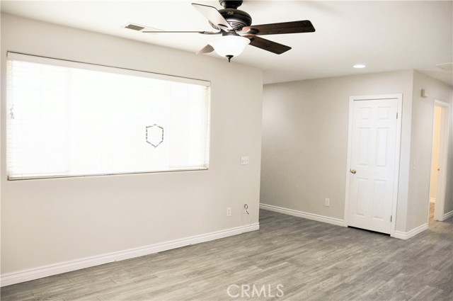 15354 Kiamichi Rd, Apple Valley CA: https://media.crmls.org/medias/d1d1964a-1732-45c8-8fe3-8f1c733579ef.jpg