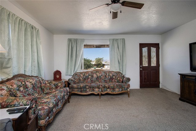 7103 Hanford Avenue, Yucca Valley CA: https://media.crmls.org/medias/d1d1af53-dd4b-42ee-a4c8-99720b4206dc.jpg