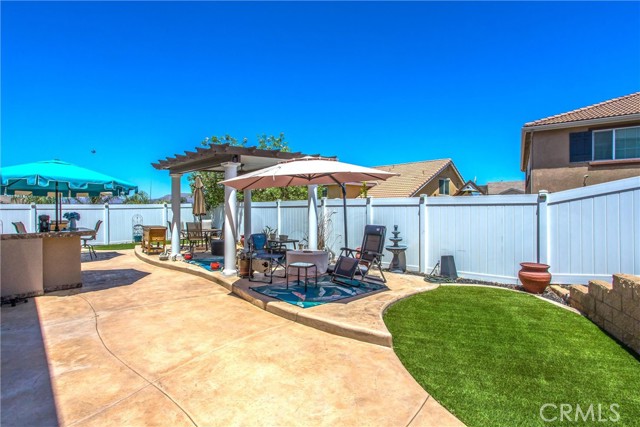 15850 Twin Lakes Dr, Moreno Valley CA: https://media.crmls.org/medias/d1d1b327-3c4c-4f4c-9658-0c48c0f34bac.jpg