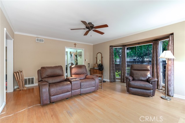 Detail Gallery Image 12 of 33 For 2707 Windsor Ave, Altadena,  CA 91001 - 2 Beds | 2 Baths
