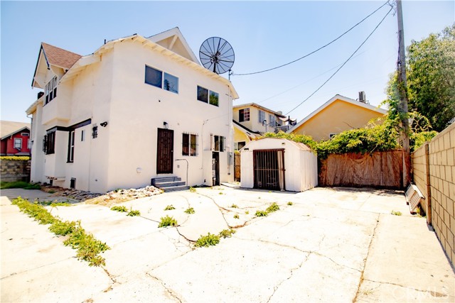 2101 Arlington Avenue, Los Angeles CA: https://media.crmls.org/medias/d1d1e53a-0dc0-47dd-82f9-bfe2899db4bb.jpg