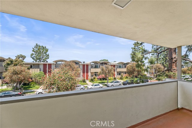 Detail Gallery Image 17 of 30 For 4745 La Villa Marina #J,  Marina Del Rey,  CA 90292 - 2 Beds | 2/1 Baths