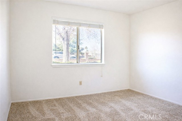 Detail Gallery Image 10 of 22 For 7407 Kenyon, Hesperia,  CA 92345 - 4 Beds | 2 Baths