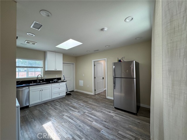 434 N Beachwood Drive, Burbank CA: https://media.crmls.org/medias/d1d30172-9c55-4705-abbe-95c264012c32.jpg