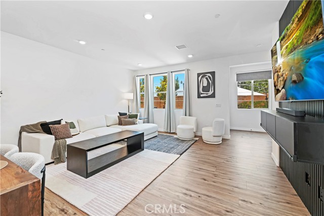 5680 Kate Way, Fontana CA: https://media.crmls.org/medias/d1d3b18e-3067-4ec4-baff-def4a9c4305e.jpg
