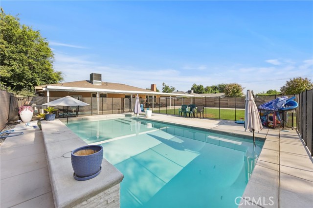 2105 Jason St, Bakersfield CA: https://media.crmls.org/medias/d1d3f2d3-977d-4823-931f-2c214b03029b.jpg