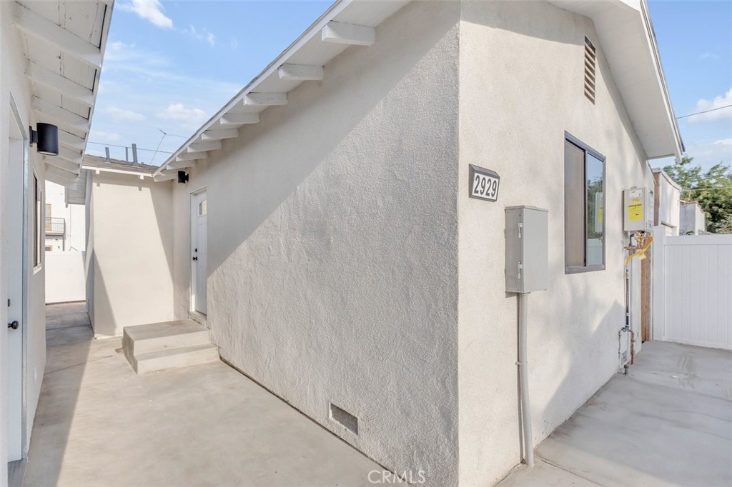 2929 8th Avenue, Los Angeles, CA 90018