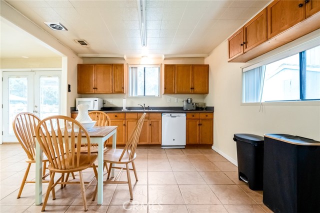 18701 Lort Drive, Visalia CA: https://media.crmls.org/medias/d1d752e9-e6a0-49d1-9639-a4f9224d3567.jpg