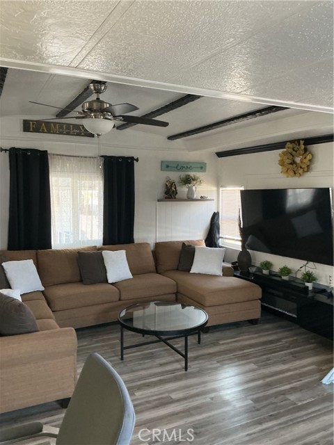 1097 N State St., Hemet CA: https://media.crmls.org/medias/d1d7c1cb-5749-47a9-aec6-9312fd044052.jpg