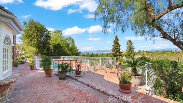 Detail Gallery Image 64 of 74 For 4548 Ellenboro, Woodland Hills,  CA 91364 - 4 Beds | 4/1 Baths