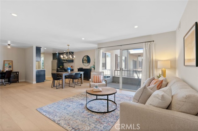 10707 Camarillo Street, 314