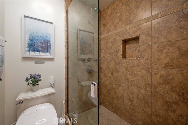 565 Esplanade, Redondo Beach, California 90277, 1 Bedroom Bedrooms, ,Residential,Sold,Esplanade,SB21248131