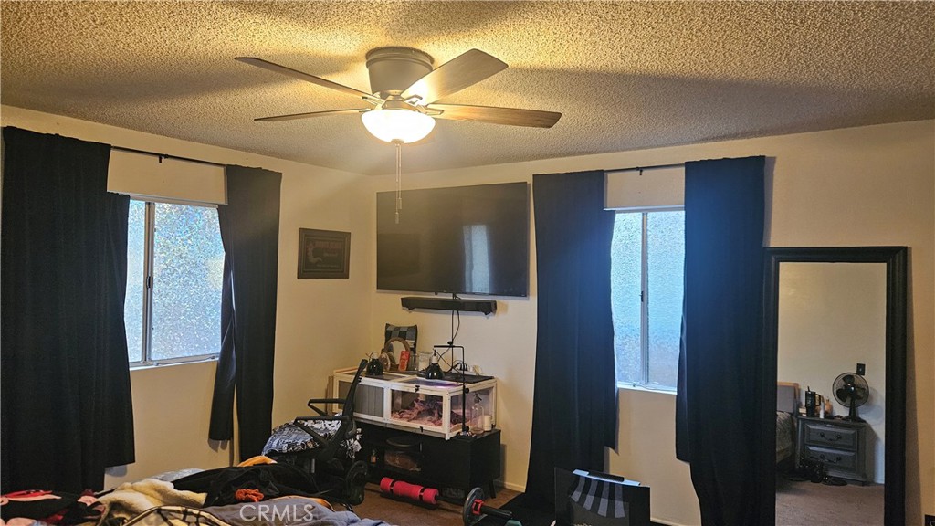 https://media.crmls.org/medias/d1dad26c-06cc-4e34-972b-edbd3f22da81.jpg?preset=X-Large