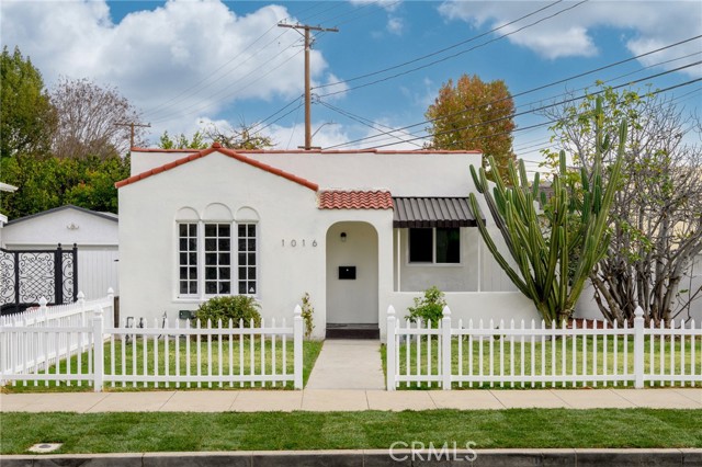 Detail Gallery Image 1 of 22 For 1016 N Lamer St, Burbank,  CA 91506 - 2 Beds | 2 Baths