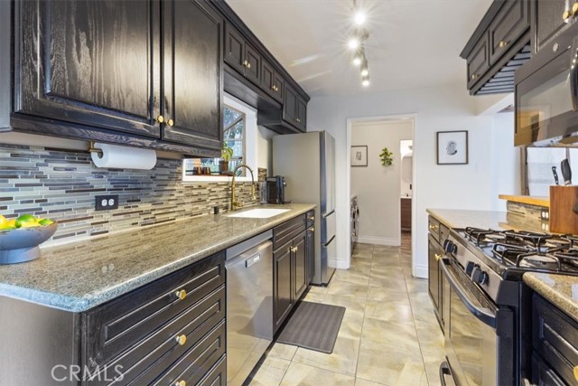 Detail Gallery Image 15 of 64 For 2207 - 2009 Apex Ave, Los Angeles,  CA 90039 - 2 Beds | 2 Baths