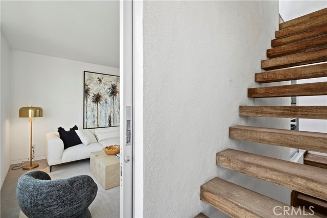 1121 Abbot Kinney Boulevard, Venice CA: https://media.crmls.org/medias/d1dc0480-0868-4b4d-9561-66c7b4ccae3b.jpg