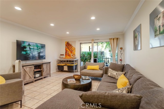 Detail Gallery Image 7 of 36 For 5460 White Oak, Encino,  CA 91316 - 2 Beds | 2 Baths