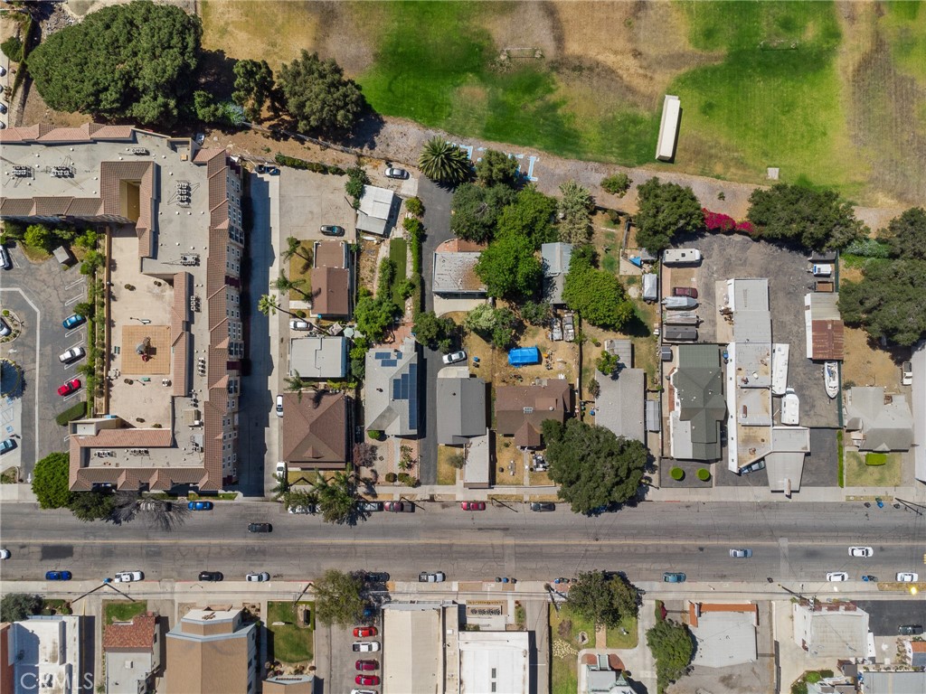 https://media.crmls.org/medias/d1def9e2-fd60-44a9-9a2d-45afa190a0a1.jpg?preset=X-Large