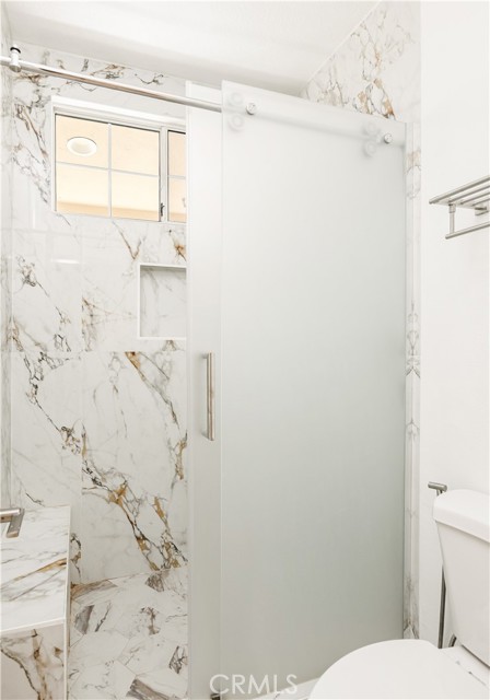 Detail Gallery Image 30 of 51 For 2421 E 16th #1,  Newport Beach,  CA 92663 - 4 Beds | 2/1 Baths