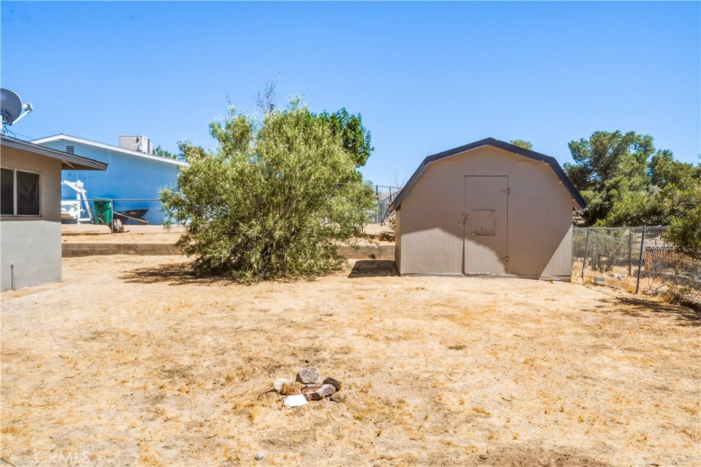https://media.crmls.org/medias/d1e0b22b-619f-4921-b663-2b8adcc368ec.jpg?preset=X-Large