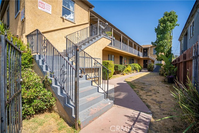 1960 Cedar Avenue, Long Beach, California 90806, ,Multi-Family,For Sale,Cedar,PW24203754